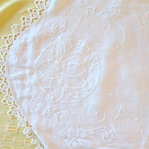 Four Beautiful Vintage Hand Embroidered Table Runners - Dresser Scarves - Picture 2 of 12